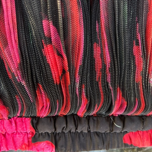 Hutch by Anthropologie tiered mini skirt. Layers of tulle. Elastic waist. Large - Picture 10 of 14